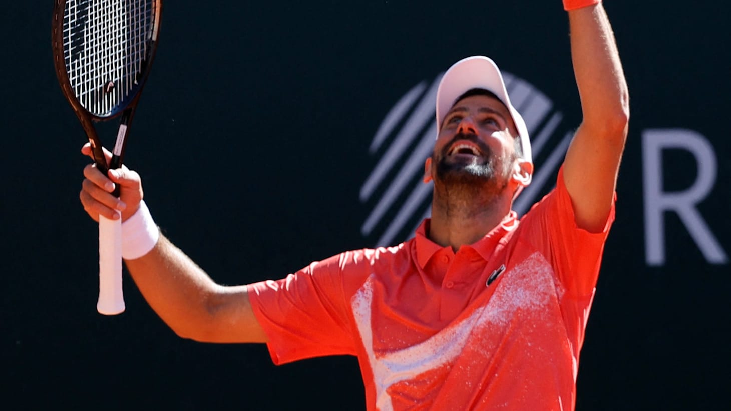 九游平台-费德勒迎来十赛季出色发挥，塞尔维亚队观众热烈欢呼！赢得满堂喝彩的简单介绍-九游平台